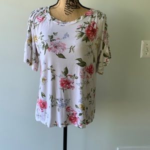 EUC Maurices floral ruffle sleeve top. M